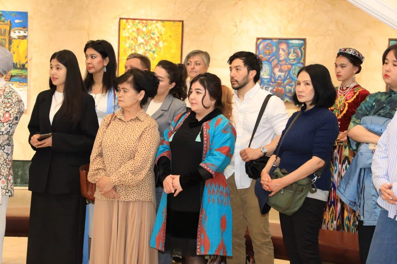 В столице открылась выставка художников Таджикистана