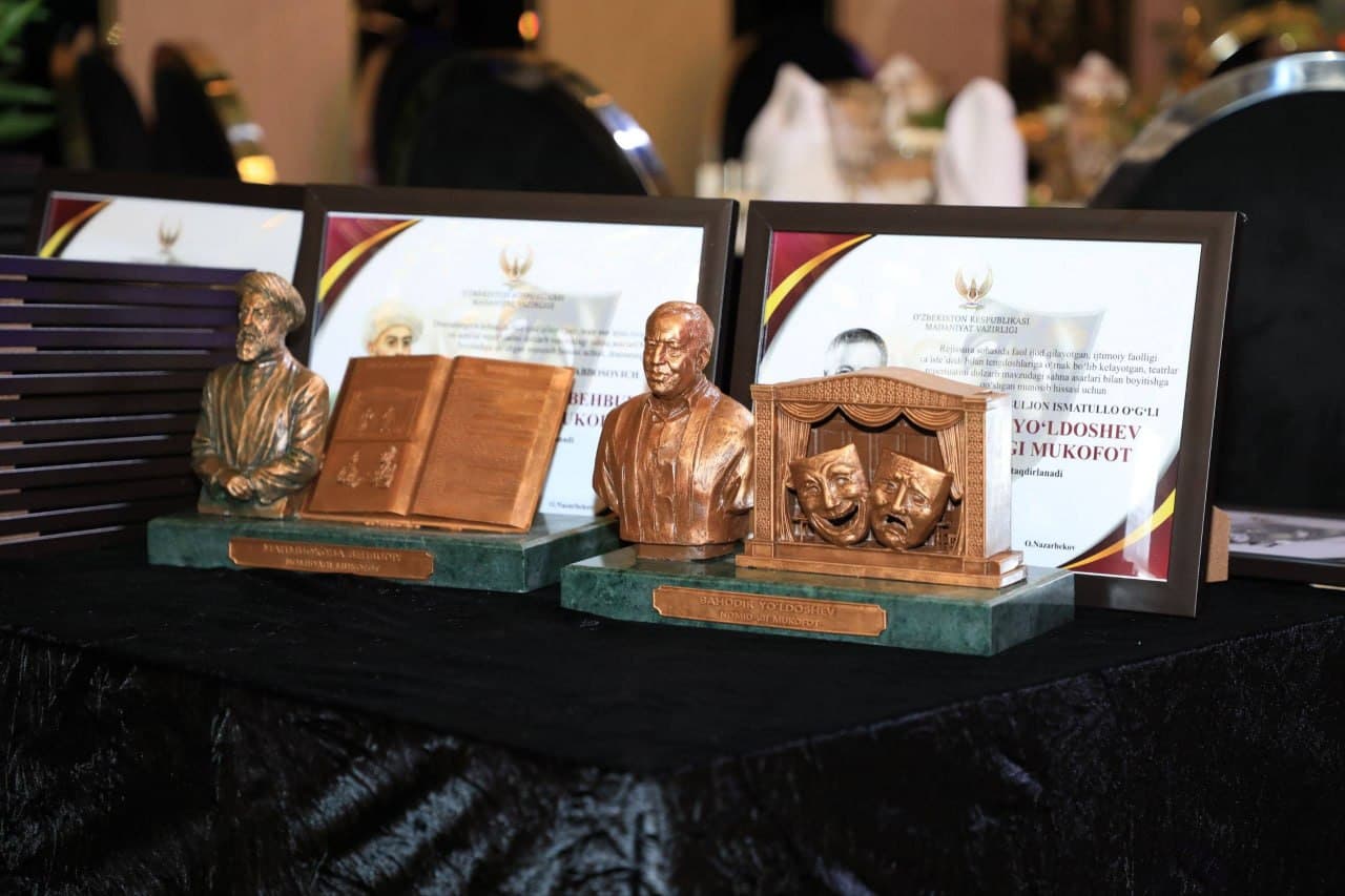 A group of theatre professionals were awarded in the capital on the occasion of March 27 – World Theatre Day