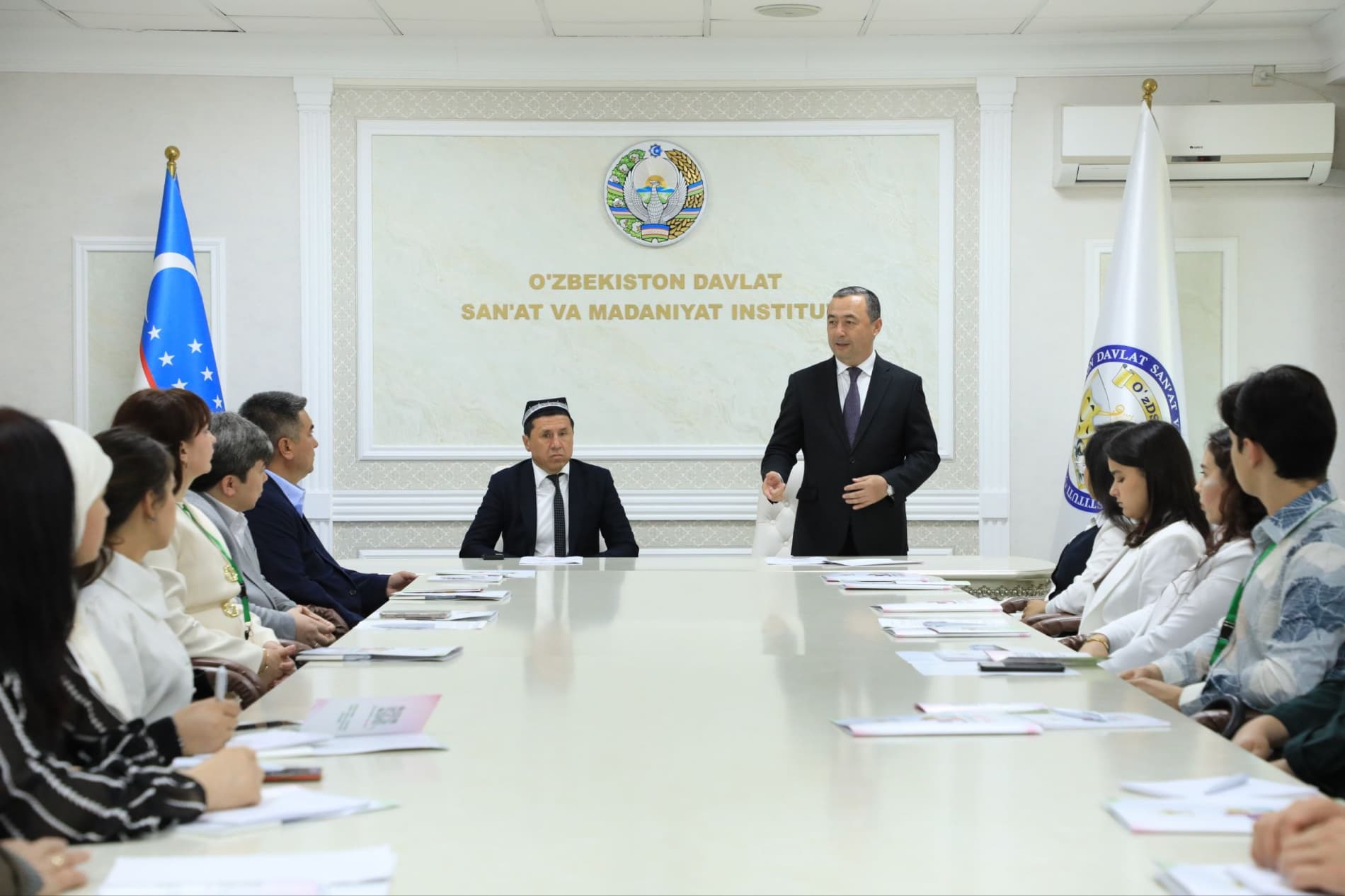 “Yoshlik bahori” iqtidorli ijodkor yoshlar forumi doirasida madaniyat vazirining birinchi o'rinbosari Bahodir Ahmedov seminar-trening o'tdi