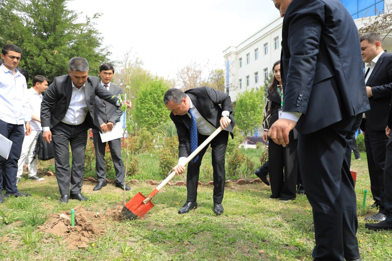 “Yoshlar kuni”da vazirining birinchi o‘rinbosari Bahodir Ahmedov yoshlar bilan uchrashdi