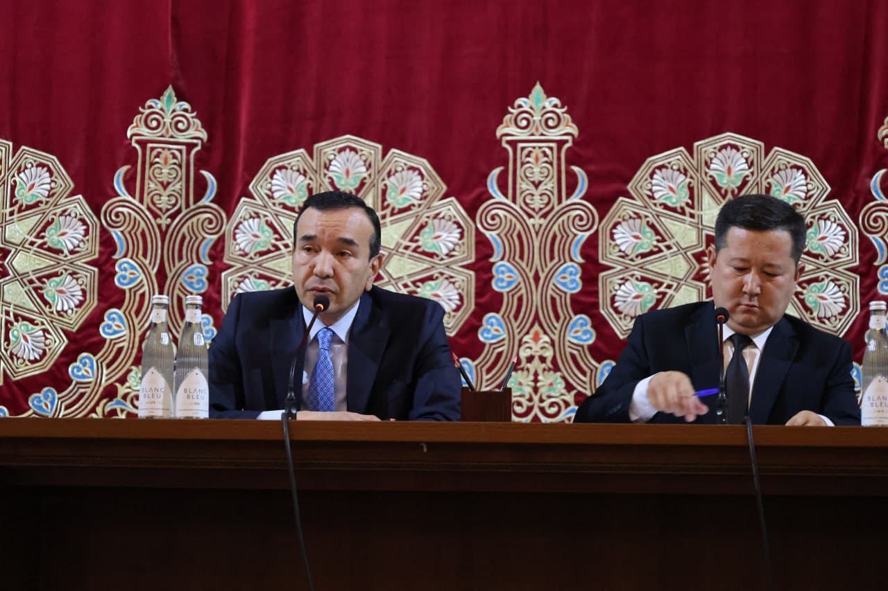 Vazir Ozodbek Nazarbekov Samarqandning madaniyat tizimi xodimlari bilan ochiq muloqot o‘tkazdi