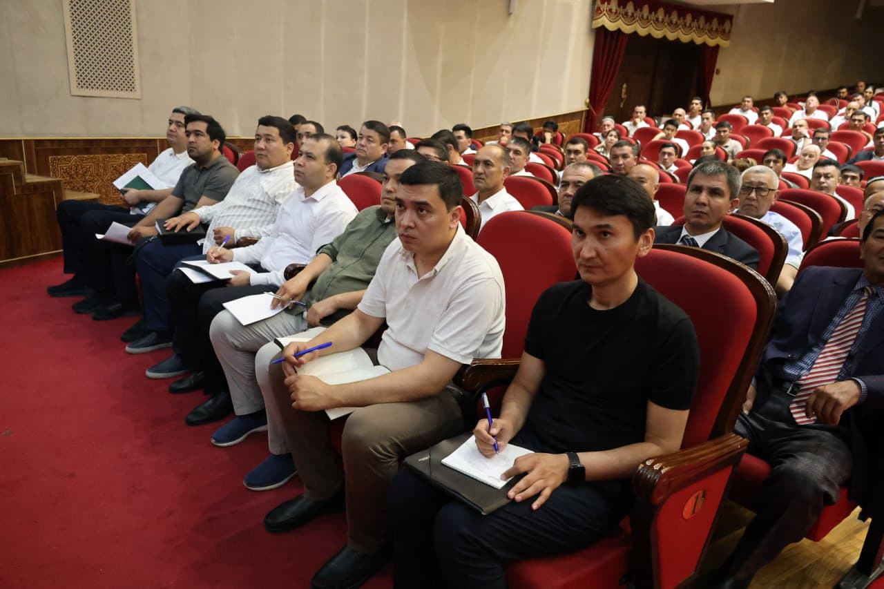 Vazir Ozodbek Nazarbekov Samarqandning madaniyat tizimi xodimlari bilan ochiq muloqot o‘tkazdi