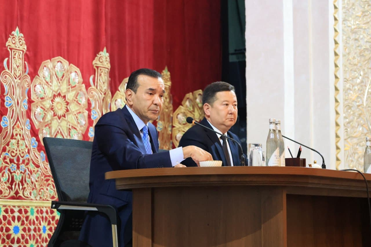 Vazir Ozodbek Nazarbekov Samarqandning madaniyat tizimi xodimlari bilan ochiq muloqot o‘tkazdi