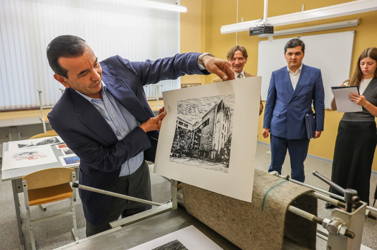 Vazir Ozodbek Nazarbekov Minsk davlat amaliy san’at kollejida bo‘ldi