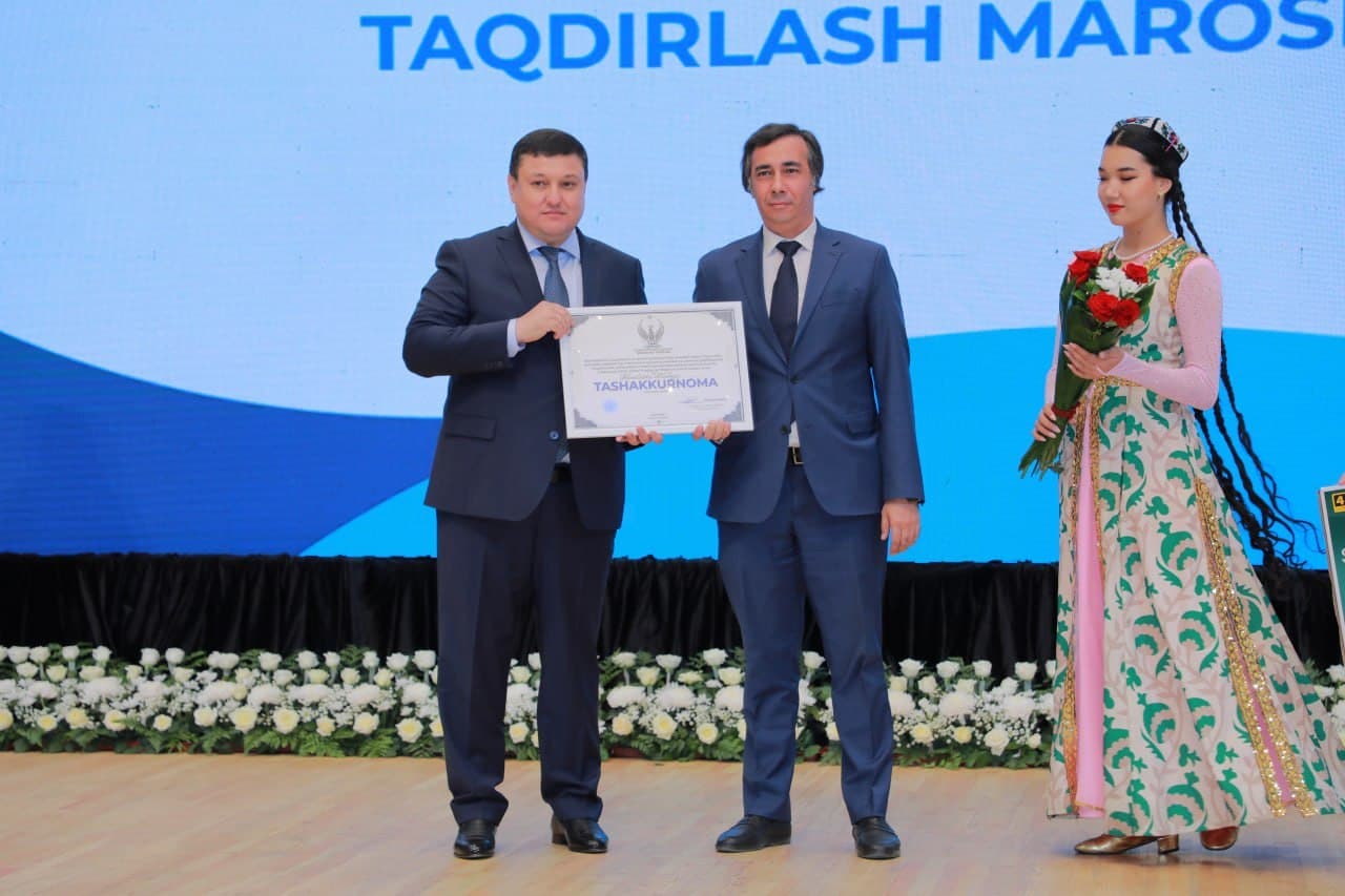 Ta’lim tizimida munosib natijalarga erishgan rahbarlar taqdirlandi