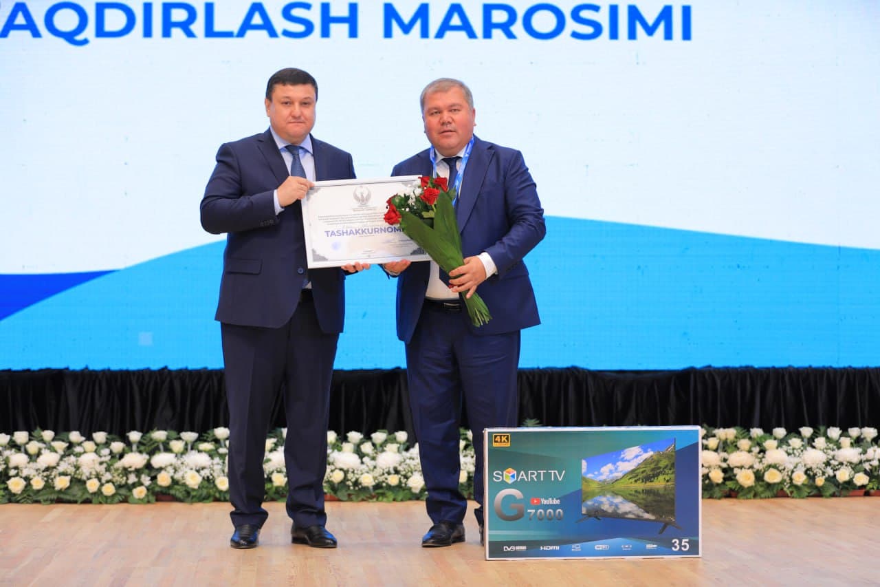Ta’lim tizimida munosib natijalarga erishgan rahbarlar taqdirlandi