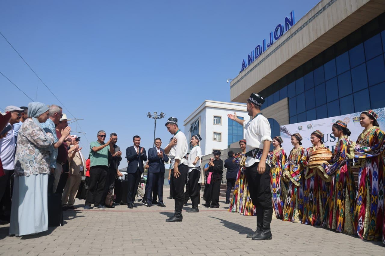 Turkiy dunyo yozuvchilari Andijonda uchrashdi