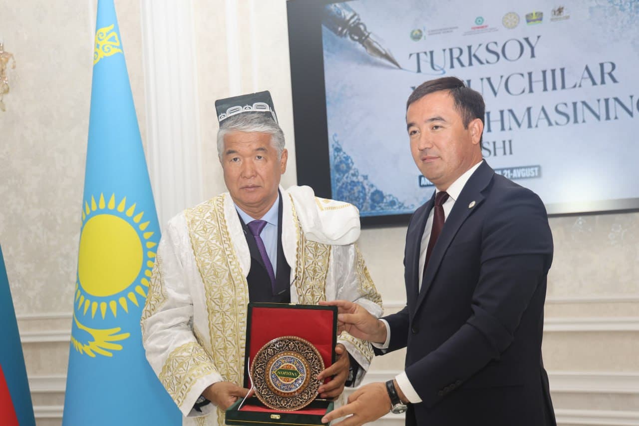 Turkiy dunyo yozuvchilari Andijonda uchrashdi