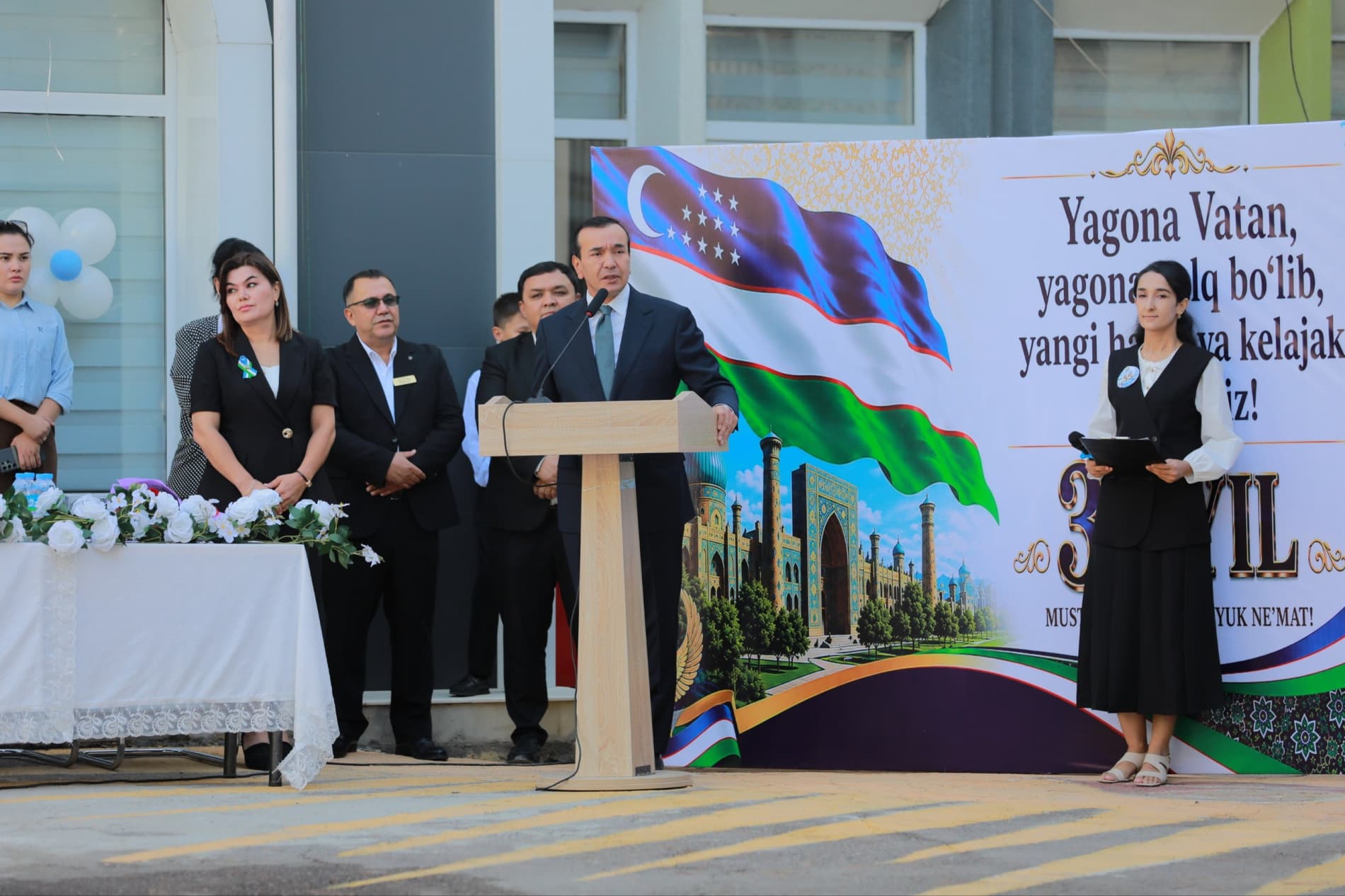 Vazir Ozodbek Nazarbekov “Birinchi qo‘ng‘iroq” tadbirida ishtirok etdi