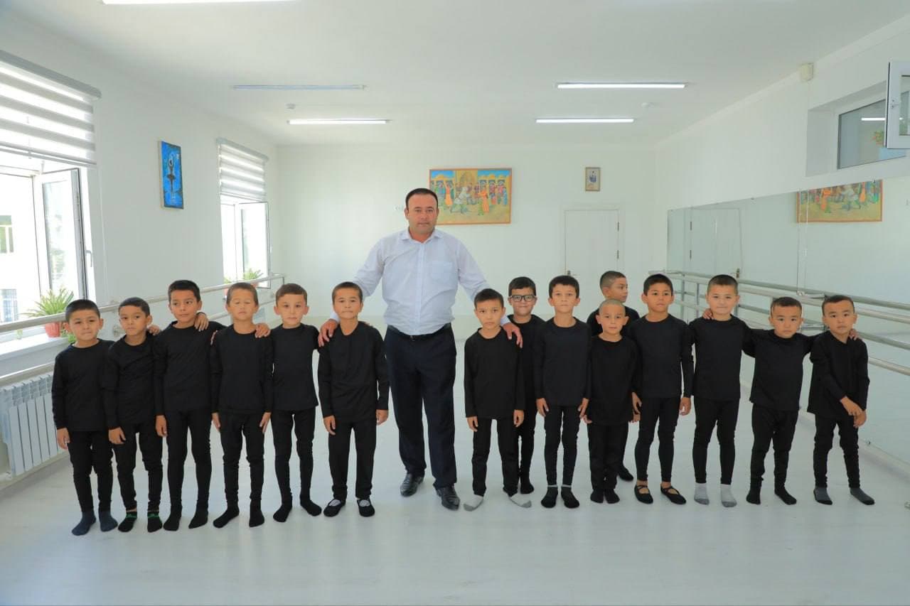 Press-tur ishtirokchilari Urganchdagi raqs san’ati maktab-internatida bo‘ldilar