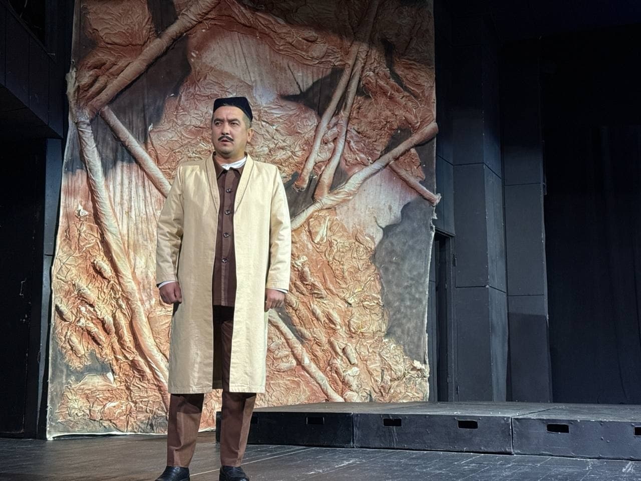 Abdulla Qodiriy haqidagi “Jinlar bazmi” spektakli namoyish etildi