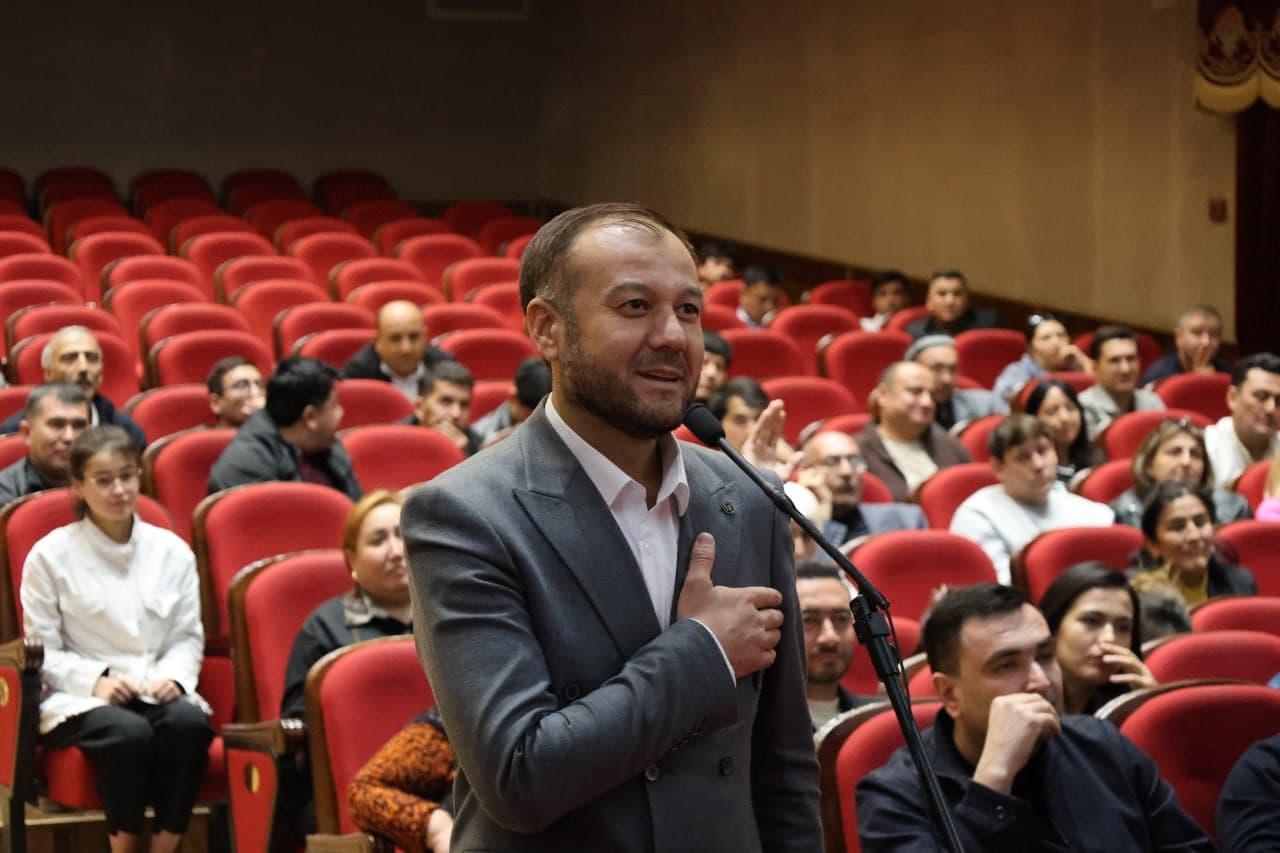 Vazir Ozodbek Nazarbekov Samarqanddagi teatr ijodkorlari bilan uchrashdi
