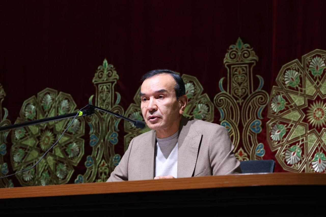 Vazir Ozodbek Nazarbekov Samarqanddagi teatr ijodkorlari bilan uchrashdi