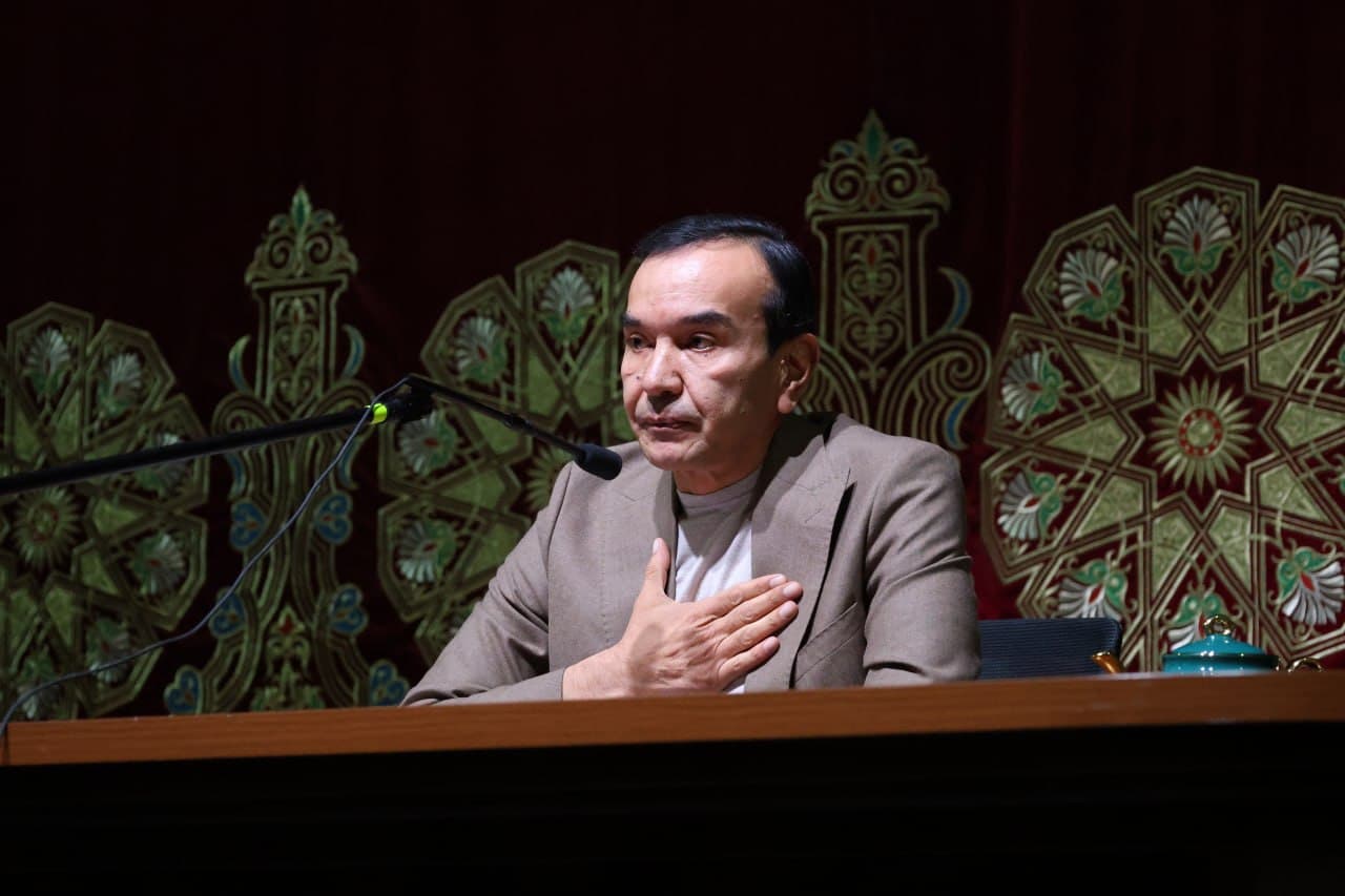 Vazir Ozodbek Nazarbekov Samarqanddagi teatr ijodkorlari bilan uchrashdi