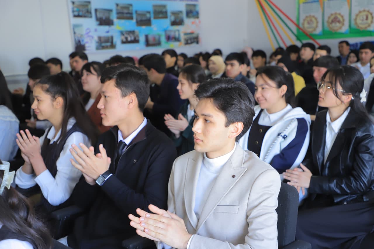 Hokim Asosiy fan olimpiadasi g‘olibini qutladi