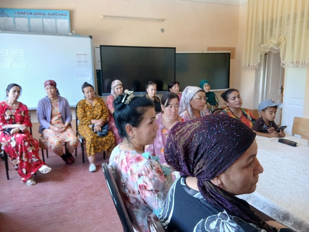 Zarafshon mahallasida xotin-qizlar uchun huquqiy seminar tashkil etildi