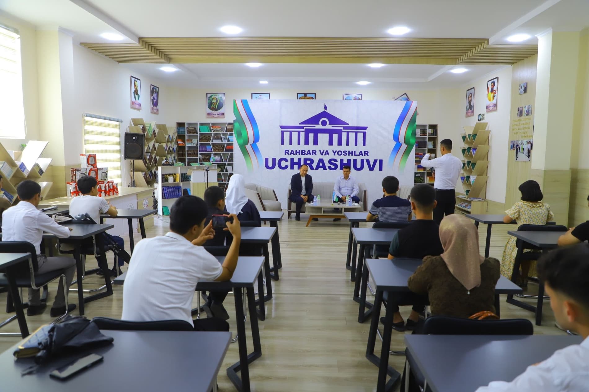 Oqdaryoda “Rahbar va yoshlar uchrashuvi” bo‘lib o‘tmoqda