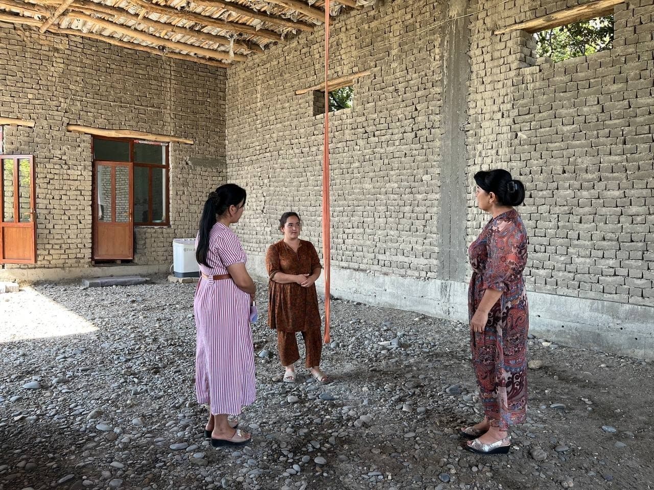 YANGIHAYOT MAHALLASIDA XOTIN-QIZLAR MASALALARI O‘RGANILDI