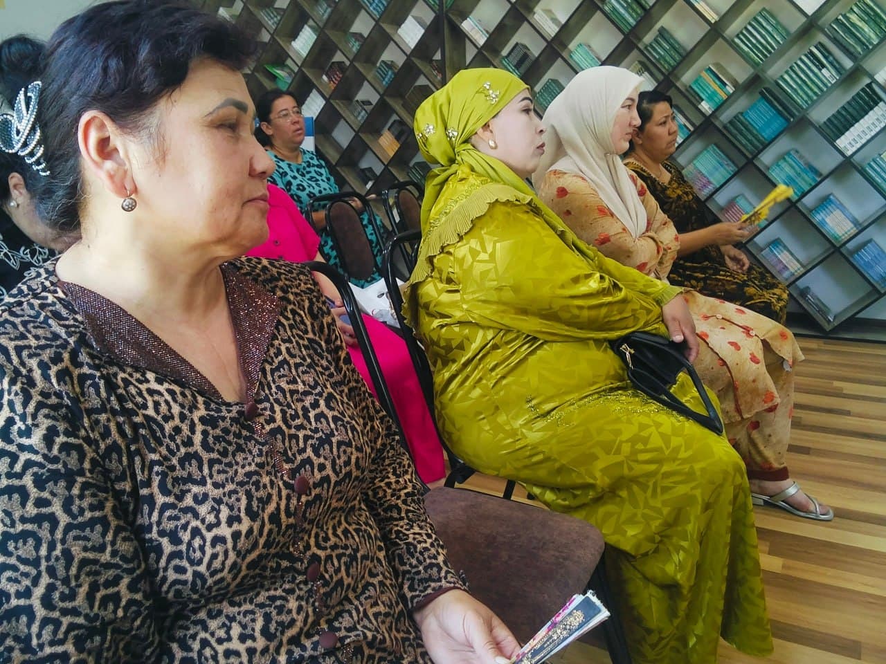 YANGIHAYOT MAHALLASIDA XOTIN-QIZLAR MASALALARI O‘RGANILDI