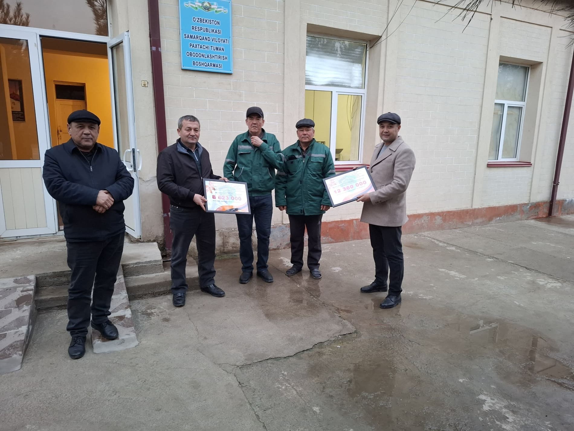 Двух хлопкопроизводителей, удостоенных звания «Защитник природы», поощрили выплатой в размере 21 миллиона сумов.