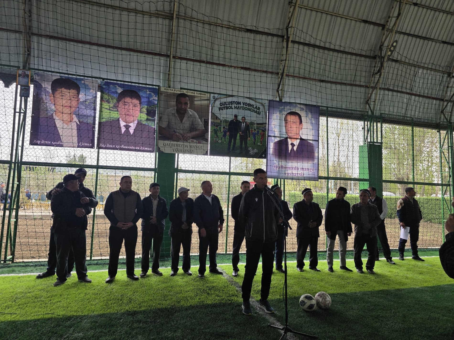 Guluston mahallasida yoshlar uchun futbol maydonchasi foydalanishga topshirildi