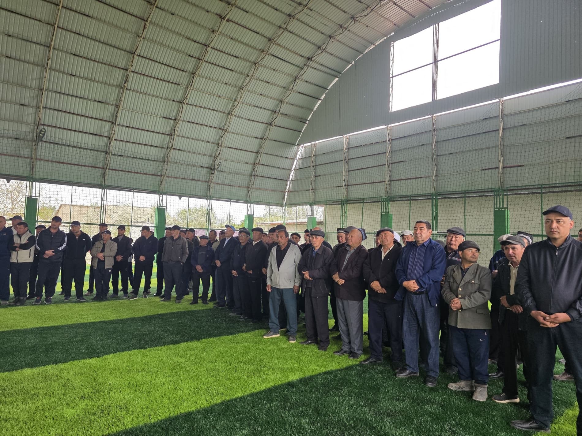 Guluston mahallasida yoshlar uchun futbol maydonchasi foydalanishga topshirildi