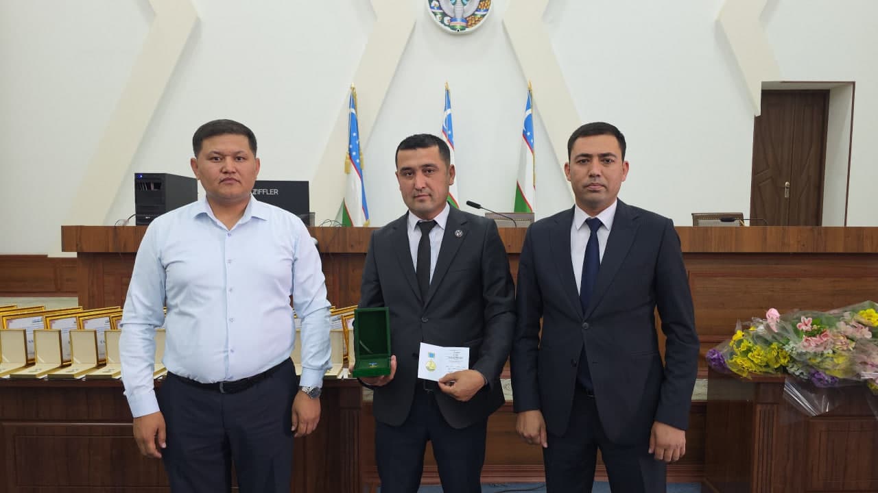 Vazirlik ko'krak nishoni tantanali topshirildi