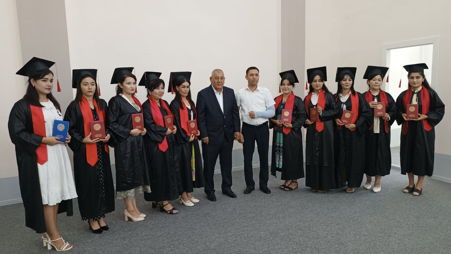 🎓 Paxtachi Abu Ali ibn Sino nomidagi jamoat salomatligi texnikumida bitiruvchilarga diplomlar topshirildi