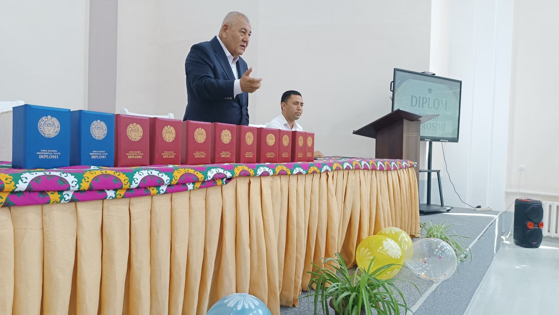 🎓 Paxtachi Abu Ali ibn Sino nomidagi jamoat salomatligi texnikumida bitiruvchilarga diplomlar topshirildi