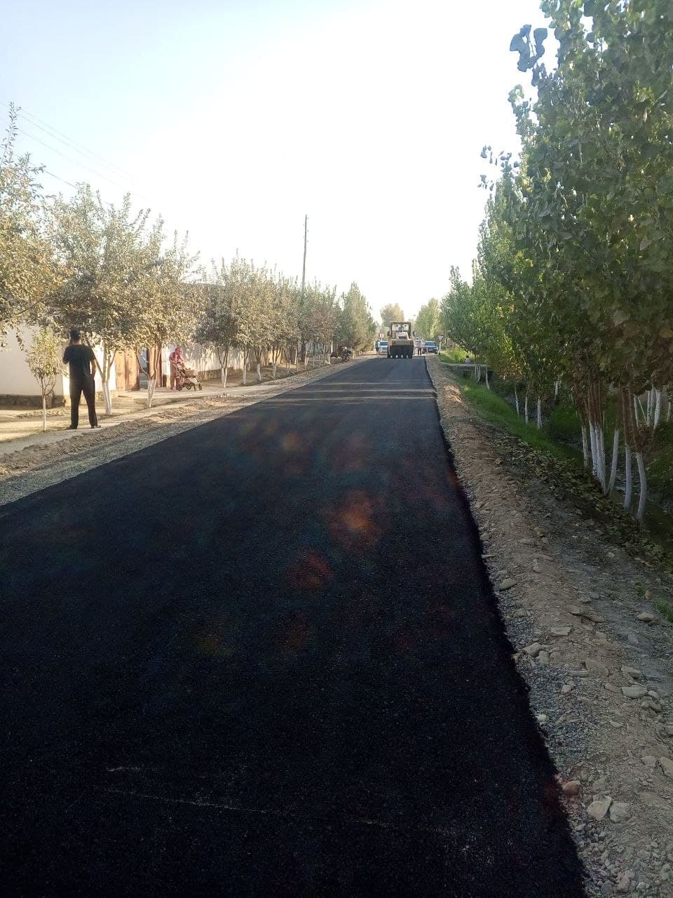 🛣 ZARAFSHON MAHALLASIDA 3,2 KILOMETR YO‘L ASFALTLANDI!