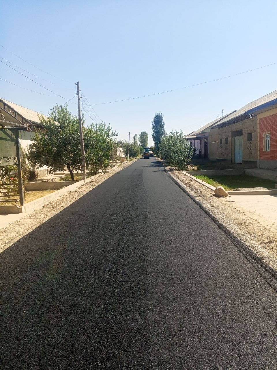 🛣 ZARAFSHON MAHALLASIDA 3,2 KILOMETR YO‘L ASFALTLANDI!
