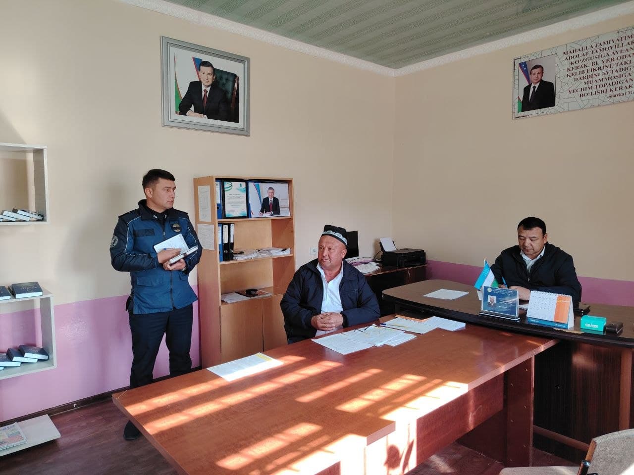Burqut mahallasida hokim yoshlar bilan uchrashdi