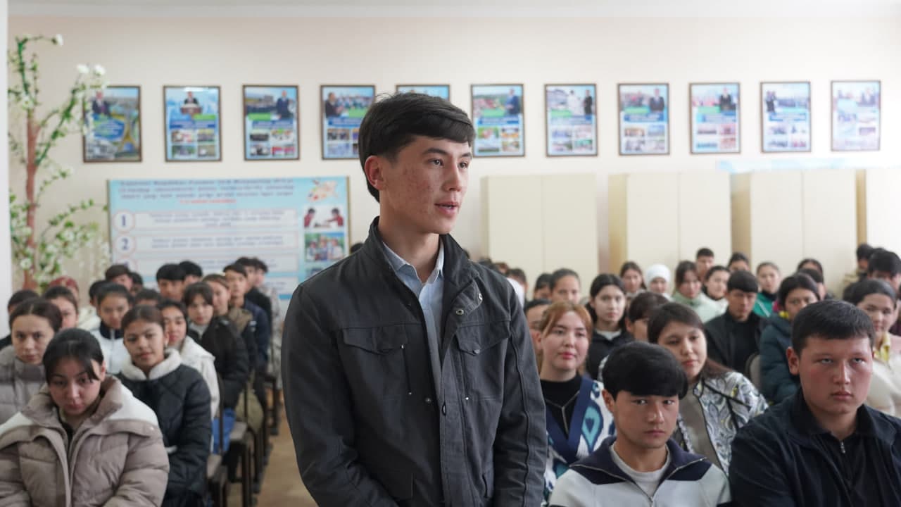 Rahbar va yoshlar uchrashuvi