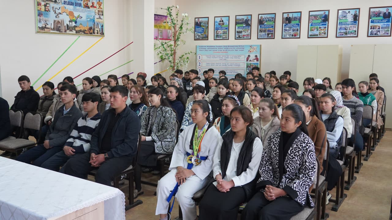 Rahbar va yoshlar uchrashuvi