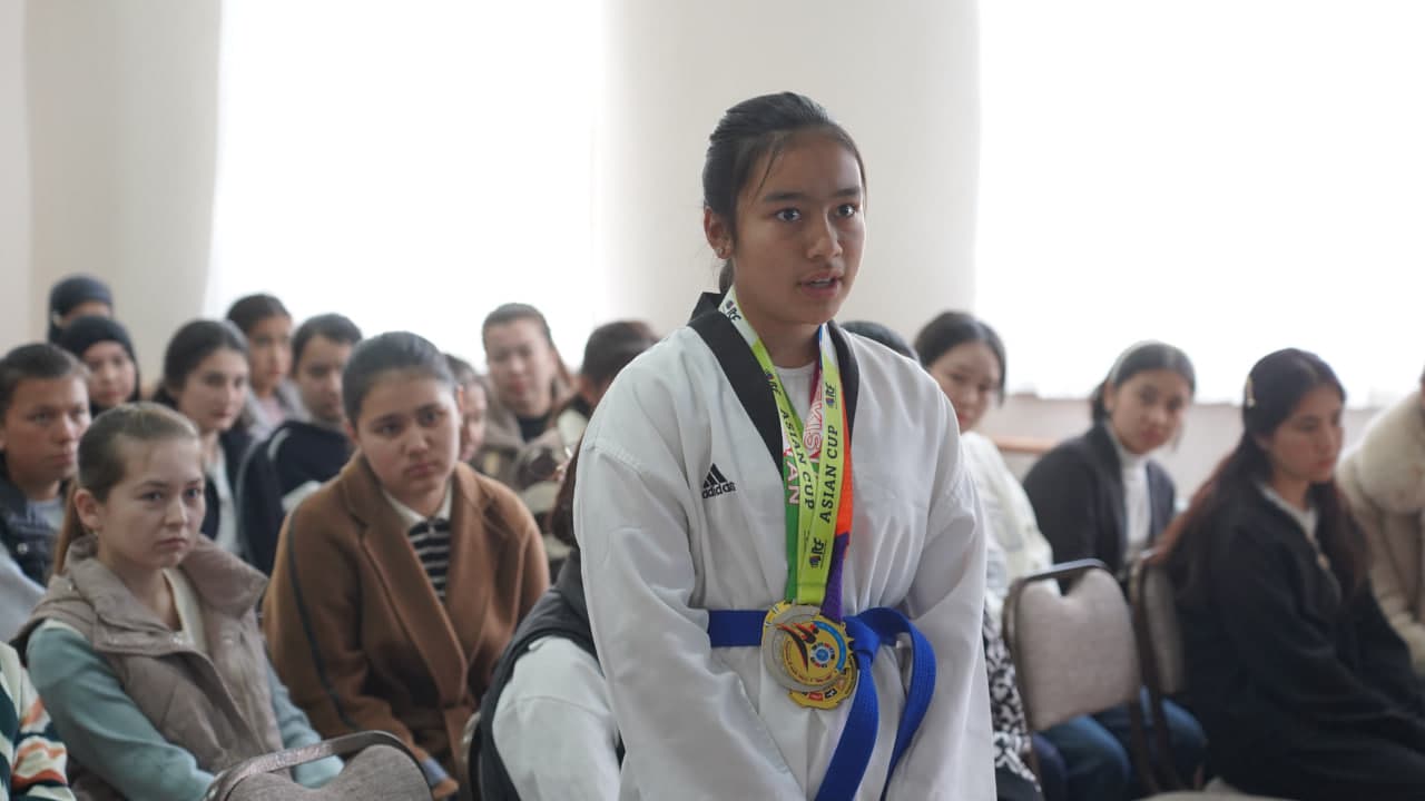 Rahbar va yoshlar uchrashuvi