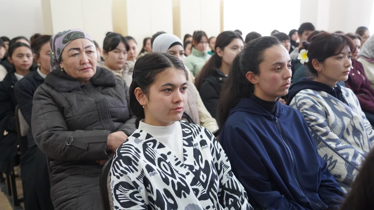 Rahbar va yoshlar uchrashuvi