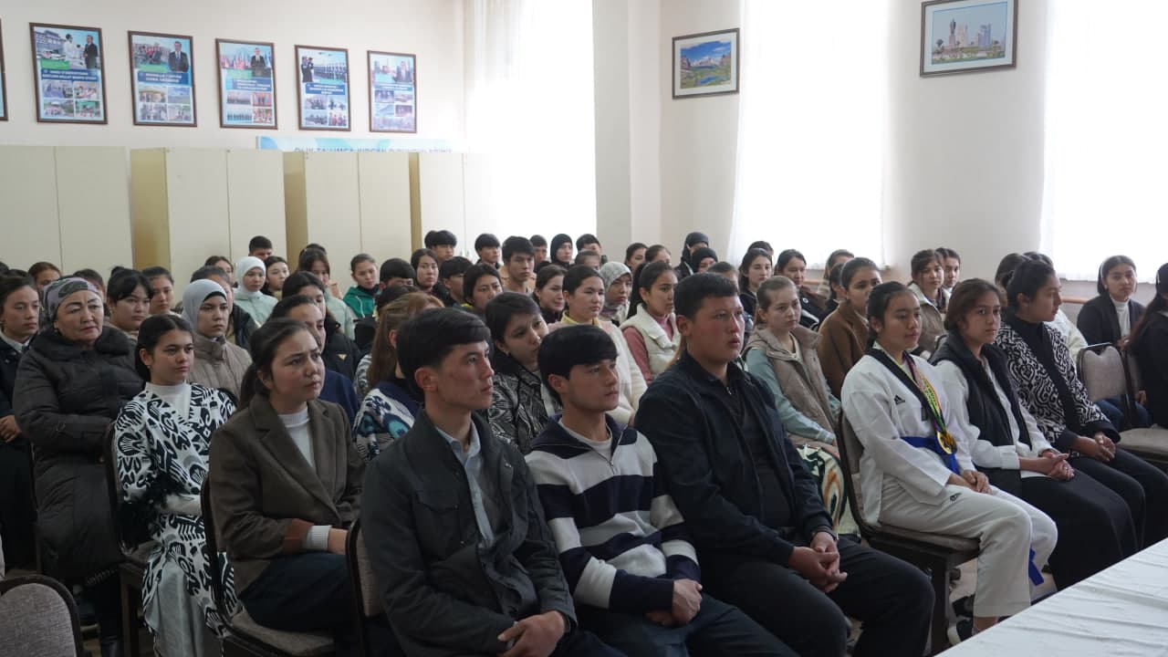 Rahbar va yoshlar uchrashuvi