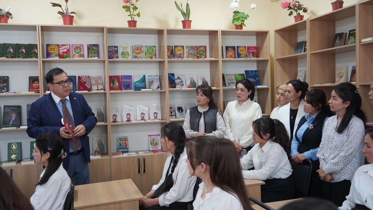 43-mktabda O'zJOKU kutubxonasi ochildi