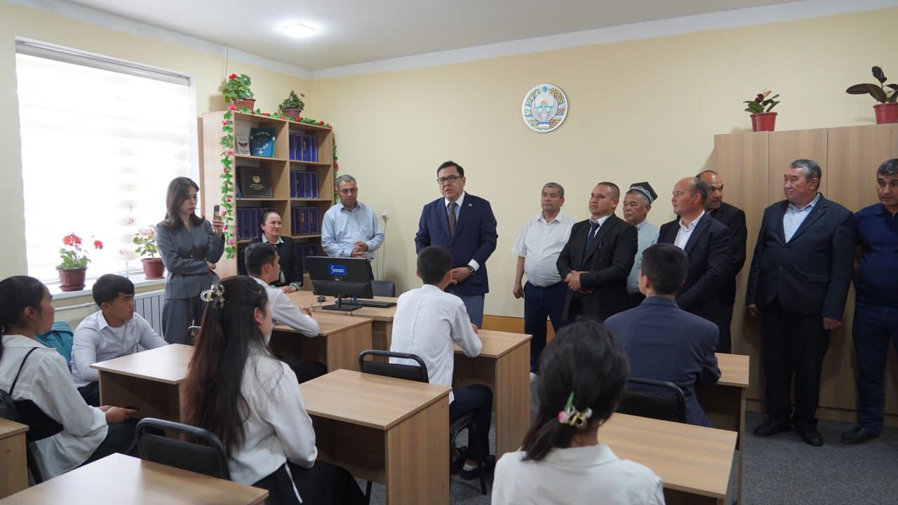 43-mktabda O'zJOKU kutubxonasi ochildi