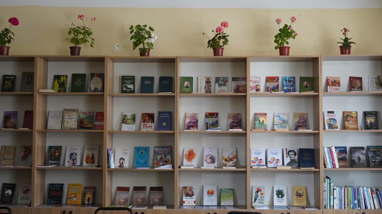 43-mktabda O'zJOKU kutubxonasi ochildi