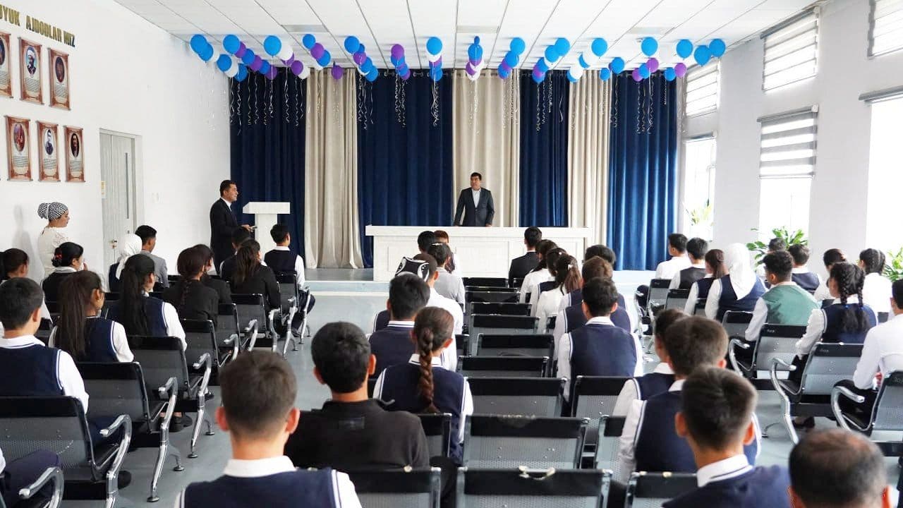 Tuman hokimi Behzod Raxmatullayev tomonidan “Mening portfoliom” mavzusida “Kelajak soati” dars mashg‘uloti tashkil etildi.