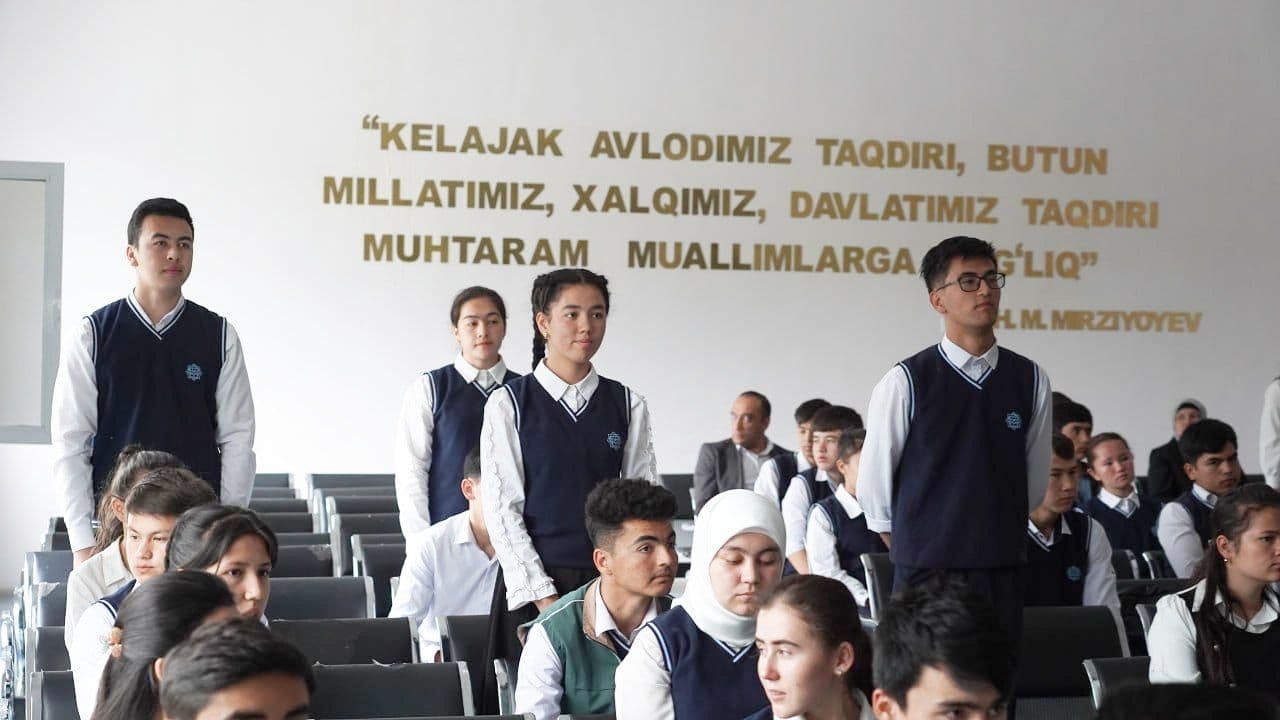 Tuman hokimi Behzod Raxmatullayev tomonidan “Mening portfoliom” mavzusida “Kelajak soati” dars mashg‘uloti tashkil etildi.