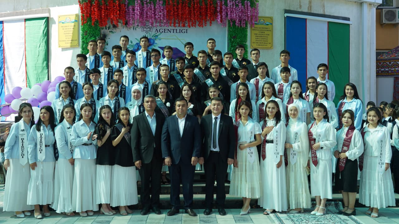 Toyloqda “Yuksak ma’rifatli avlod — Uchinchi Renessans poydevori!” shiori ostida “So‘nggi qo‘ng‘iroq” tadbirlari keng nishonlanmoqda