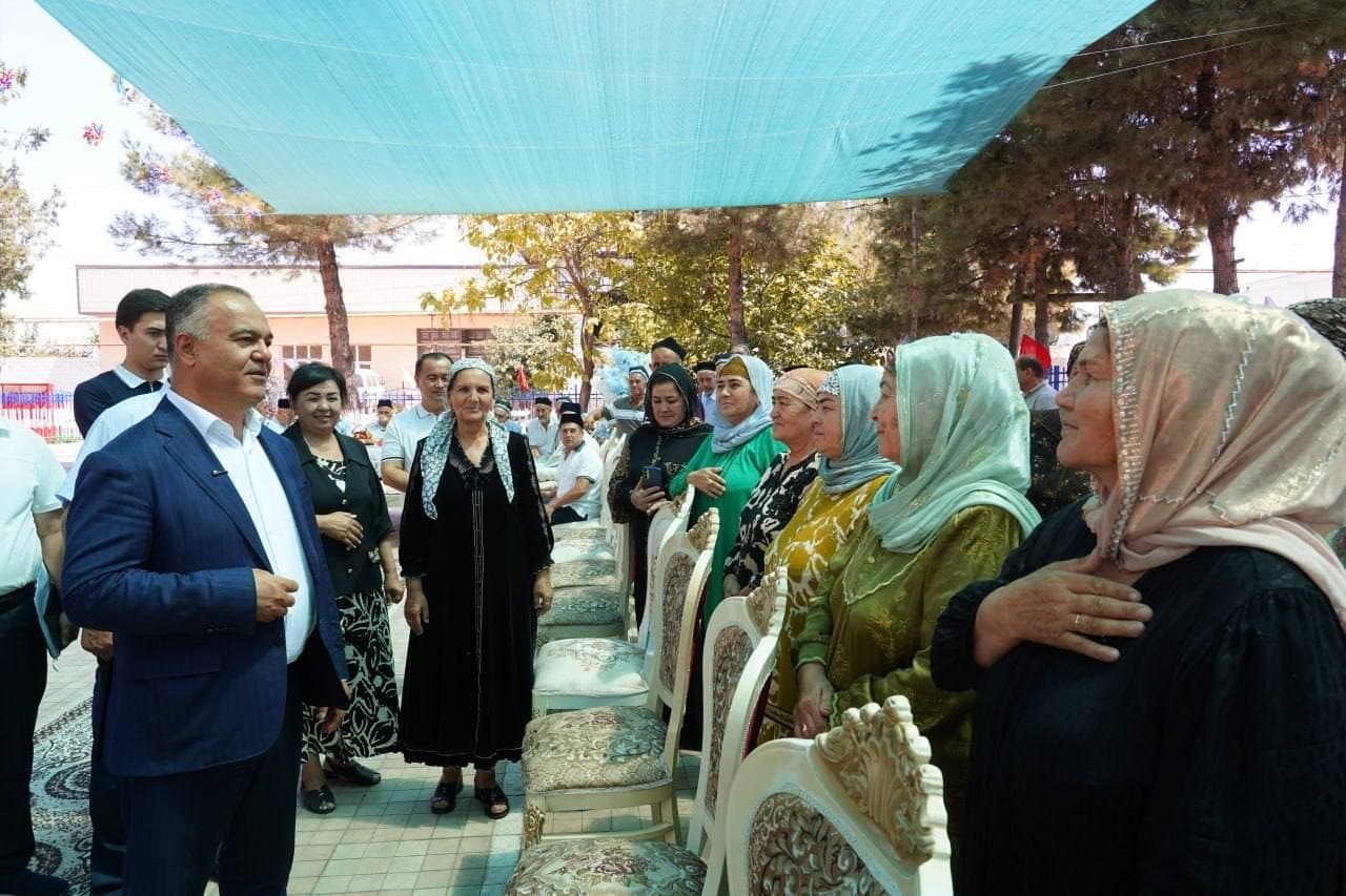17-maktab jamoasiga 200 million so‘m vaucheri topshirildi