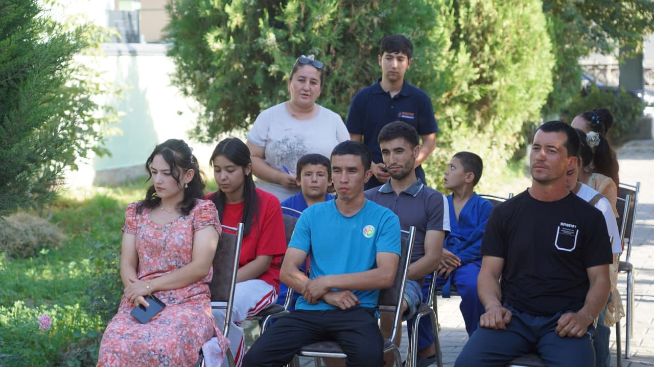 Uzunqishloq mahallasida yoshlar bilan uchrashuv