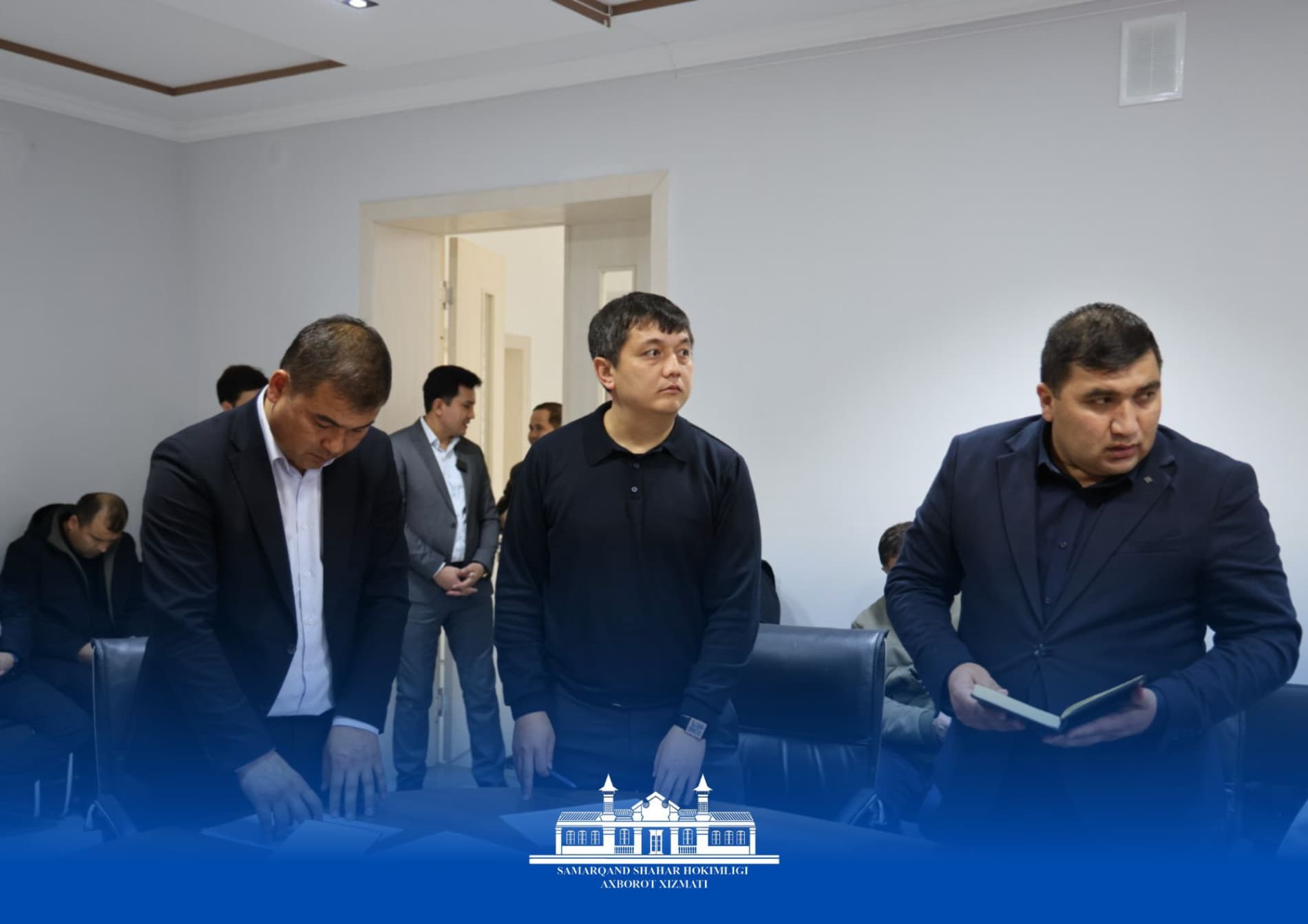 Shahar hokimi yoshlarning muammo va takliflarini tinglamoqda