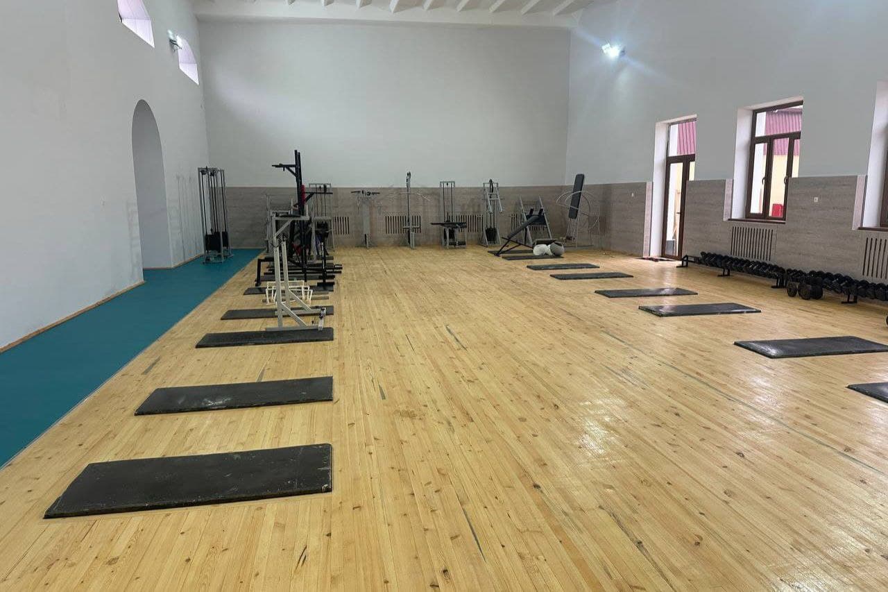 Samarqand shahridagi 2-son sport maktabiga qarashli og'ir atletika zali mukammal ta'mirlanib, foydalanishga topshirildi.