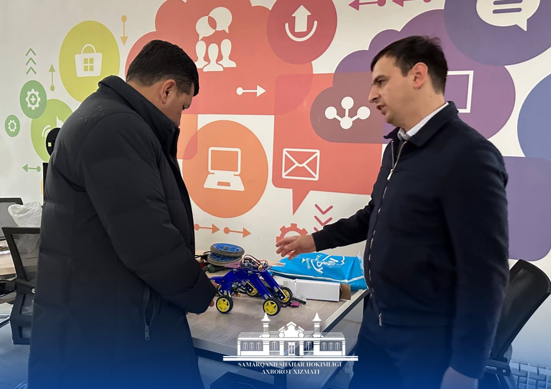 Ayni paytda Samarqand shahar hokimi Fazliddin Umarov "Yoshlar texnoparki"da yoshlar uchun yaratilgan sharoitlar bilan tanishmoqda.