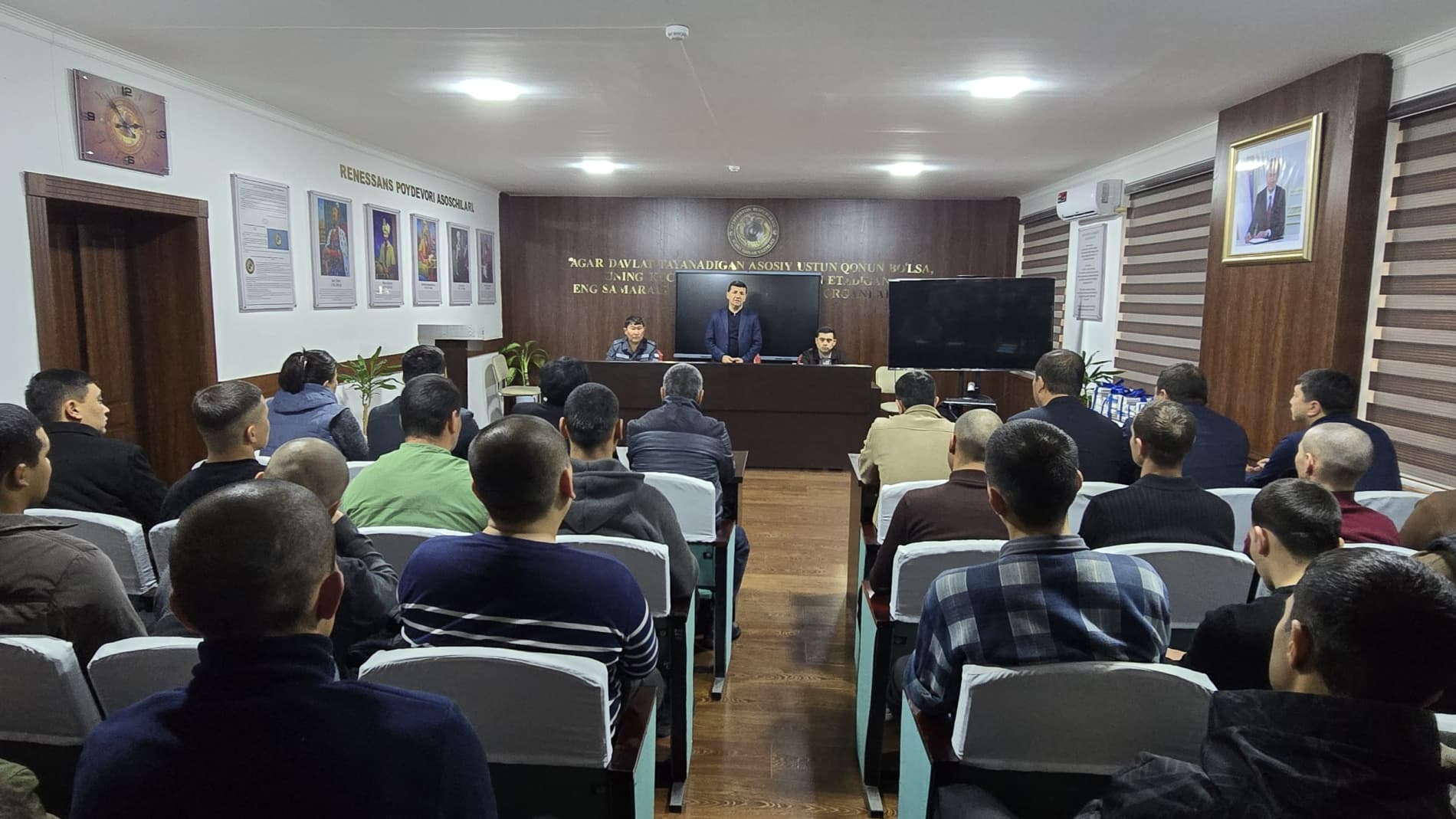 Shahar hokimi jazoni ijro etish muassasasidagi yoshlar bilan uchrashdi