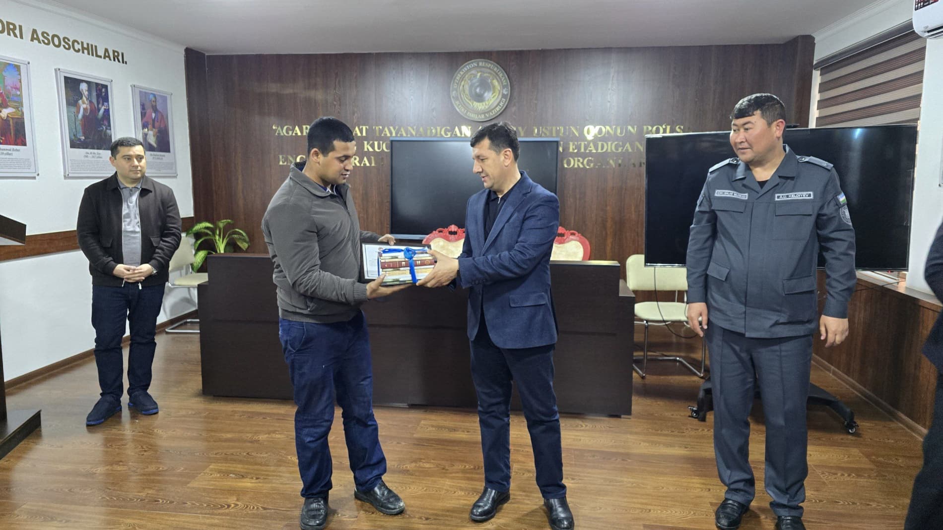 Shahar hokimi jazoni ijro etish muassasasidagi yoshlar bilan uchrashdi